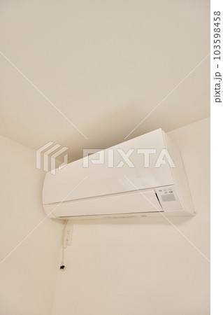 エアコン　空調機　イメージ　室内機 103598458