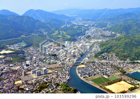 喜々津駅周辺を上空より(長崎県諫早市)【2023.5】 103599296