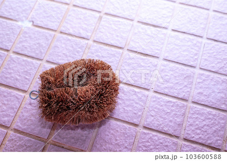 たわし 家事 お掃除 イメージ たわし 家事 お掃除 イメージ 103600588