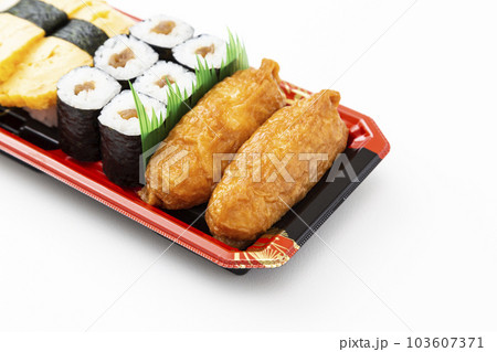 助六寿司　白バック 103607371