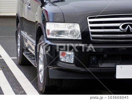 輸入車イメージ　インフィニティQX56のフロントマスク 103608045