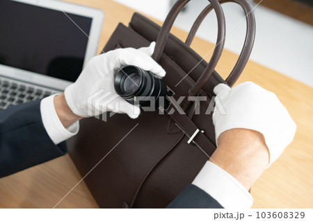 鑑定士 ルーペ シニア男性 鑑定士 ルーペ シニア男性 103608329