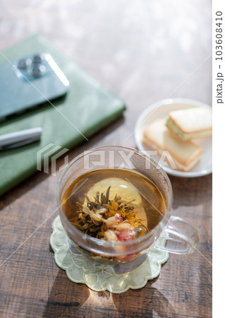 花茶　縦位置 103608410