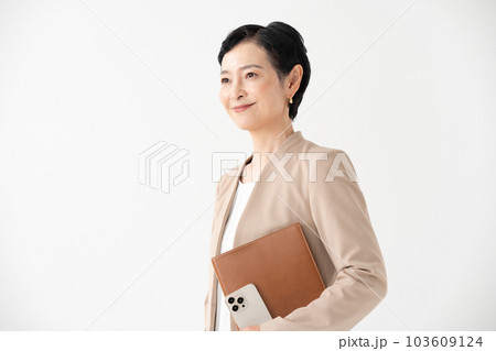 ビジネス 女性 横向き ビジネス 女性 横向き 103609124