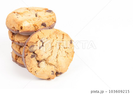 Chocolate chip cookies isolated on white 103609215