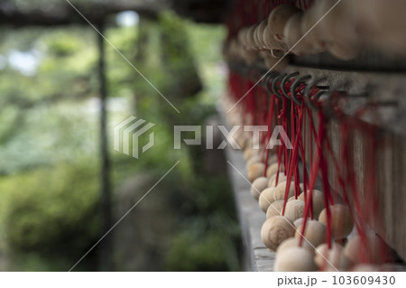 龍蓋寺（岡寺）龍玉願い珠　--奈良県高市郡明日香村岡-- 103609430