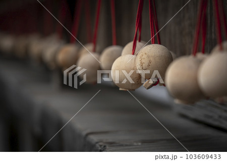 龍蓋寺（岡寺）龍玉願い珠　--奈良県高市郡明日香村岡-- 103609433