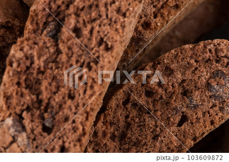 Cantucci with chocolate pieces 103609872