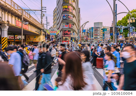 日本の東京都市景観 5類移行から2週間近く…上野のアメ横や上野駅前もマ無しの方が増…感染爆発は無い 日本の東京都市景観 5類移行から2週間近く…上野のアメ横や上野駅前もマ無しの方が増…感染爆発は無い 103610004
