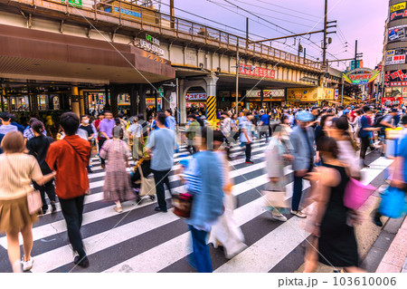 日本の東京都市景観 5類移行から2週間近く…上野のアメ横や上野駅前もマ無しの方が増…感染爆発は無い 日本の東京都市景観 5類移行から2週間近く…上野のアメ横や上野駅前もマ無しの方が増…感染爆発は無い 103610006