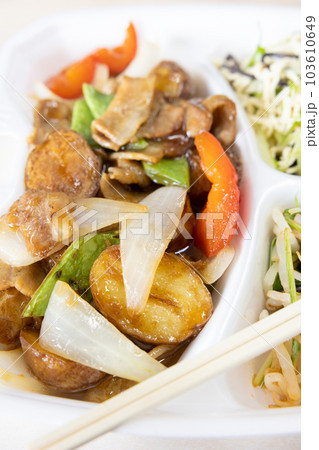 美味しい豚肉オイスター炒め弁当 美味しい豚肉オイスター炒め弁当 103610649
