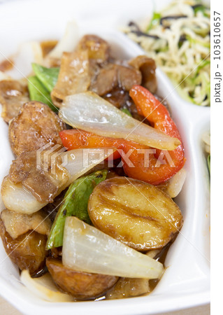 美味しい豚肉オイスター炒め弁当 103610657
