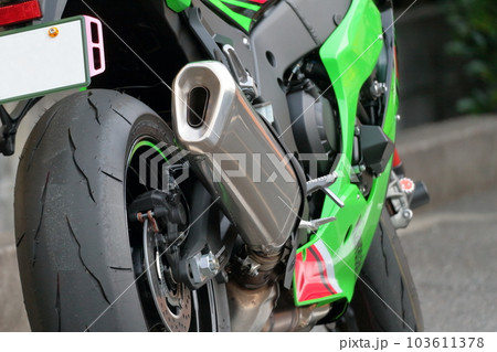バイクのマフラー　イメージ 103611378