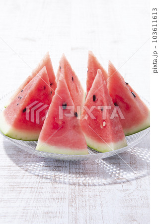 カットしたスイカ 103611613