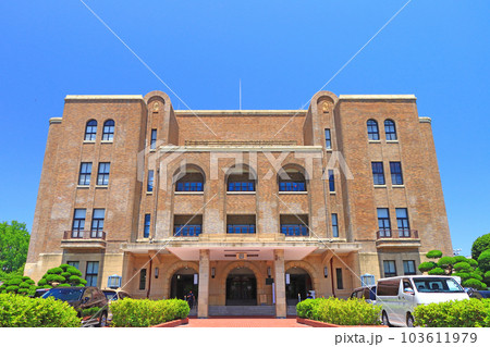 鶴舞公園内にある名古屋市公会堂の風景 103611979