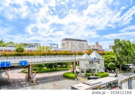 川崎市の都市風景　溝の口駅 103612168