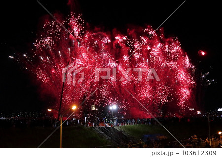 足立の花火・荒川河川敷【東京都足立区】 103612309
