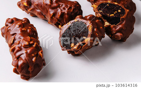 chocolate bars on white plate closeup 103614316