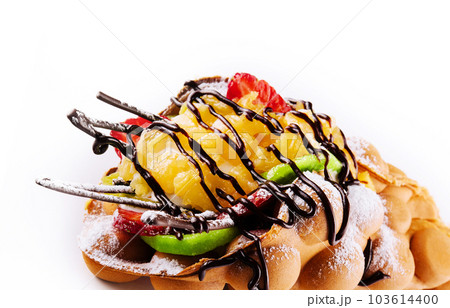 Hong kong or bubble waffle with ice cream 103614400