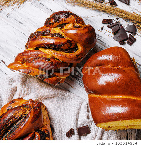 Homemade yest buns with poppy seed Homemade yest buns with poppy seed 103614954