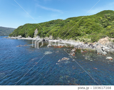 愛媛県伊方町 旧岬精錬所跡 海岸の風景 愛媛県伊方町 旧岬精錬所跡 海岸の風景 103617108