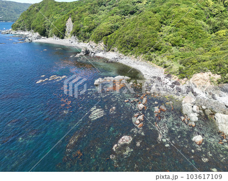 愛媛県伊方町 旧岬精錬所跡 海岸の風景 愛媛県伊方町 旧岬精錬所跡 海岸の風景 103617109
