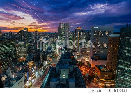大阪駅前第3ビルからの夕景、梅田9月12日、日本 大阪駅前第3ビルからの夕景、梅田9月12日、日本 103618431