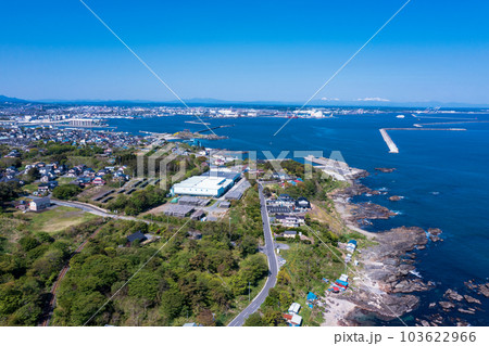 「青森県」ドローンで初夏の小舟渡平付近を空撮　種差海岸 103622966