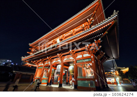晩秋の夜の浅草寺 宝蔵門 ( 東京都 台東区 浅草 ) 103624274
