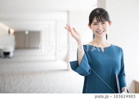 紹介やオススメする美しい女性 103624983