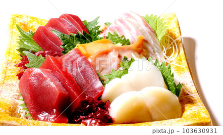 刺身の盛り合わせ 103630931