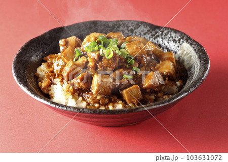 小ねぎとお豆腐たっぷりピリ辛熱々麻婆豆腐丼 103631072