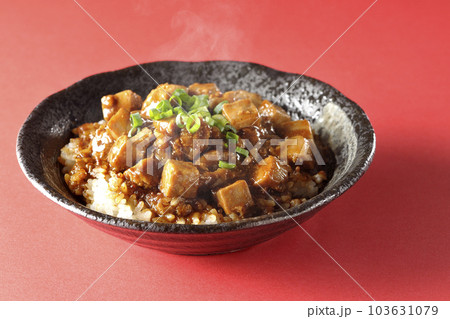小ねぎとお豆腐たっぷりピリ辛熱々麻婆豆腐丼 103631079
