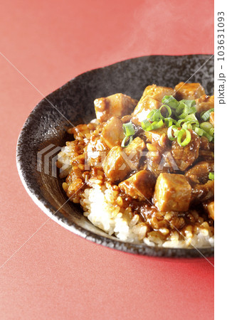 小ねぎとお豆腐たっぷりピリ辛熱々麻婆豆腐丼 小ねぎとお豆腐たっぷりピリ辛熱々麻婆豆腐丼 103631093