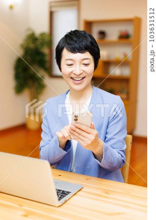 中高年女性イメージ 中高年女性イメージ 103631512