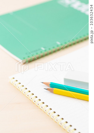 ノートと鉛筆(文房具) ノートと鉛筆(文房具) 103632434