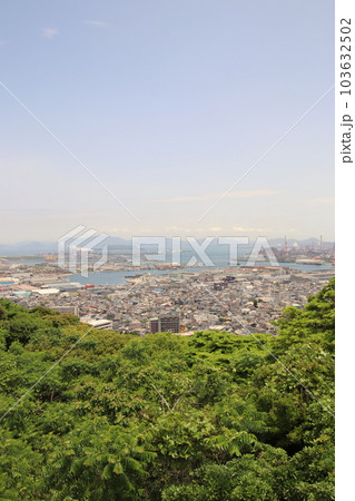 若松の高塔山展望台から見た響灘 若松の高塔山展望台から見た響灘 103632502