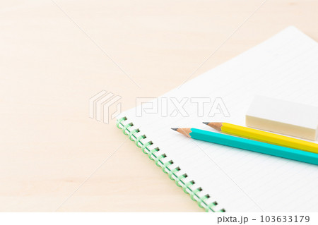 ノートと鉛筆（文房具） 103633179