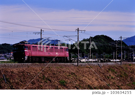 2001年　鹿児島本線を行くED7643＋コキ106貨物列車 103634255