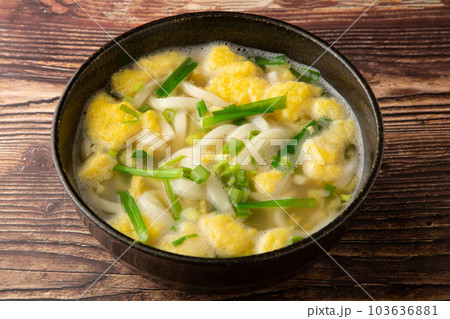 ニラ玉うどん 103636881