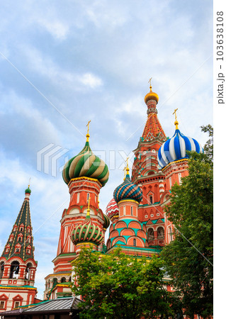 St. Basil's Cathedral on Red Square in Moscow, Russia 103638108