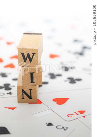 トランプカード 木ブロック 英単語 WIN トランプカード 木ブロック 英単語 WIN 103639100