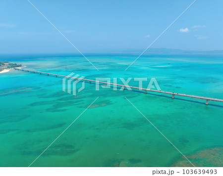 沖縄の海の空撮写真 沖縄の海の空撮写真 103639493