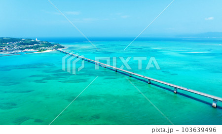 沖縄の海の空撮写真 沖縄の海の空撮写真 103639496