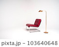 赤い椅子とシンプルでおしゃれな照明のインテリアデザイナーズ部屋イメージ 103640648
