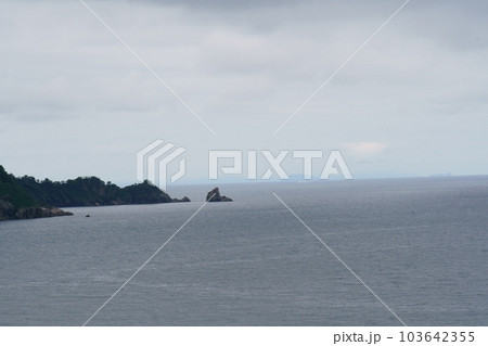 世久見湾の景色 103642355