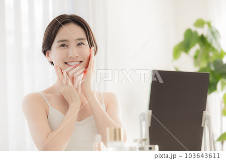 ビューティーイメージ 女性のポートレート ビューティーイメージ 女性のポートレート 103643611