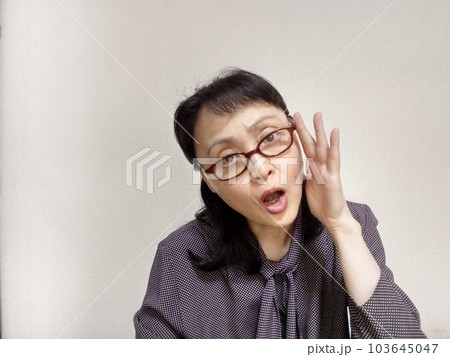 圧をかけてくるモンスターペアレント 103645047