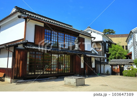 【岡山県】晴天の倉敷美観地区（倉敷市倉敷物語館） 103647389