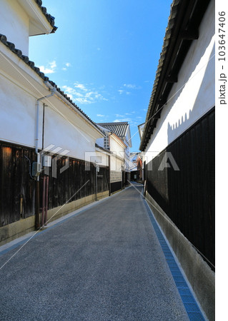【岡山県】晴天の倉敷美観地区(奈良萬の小路) 【岡山県】晴天の倉敷美観地区(奈良萬の小路) 103647406